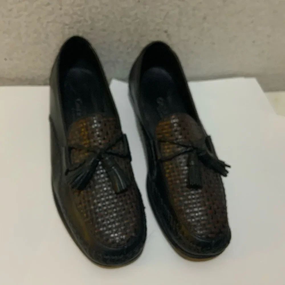 Cole Haan Classic Brown & Black Loafers Size 6B